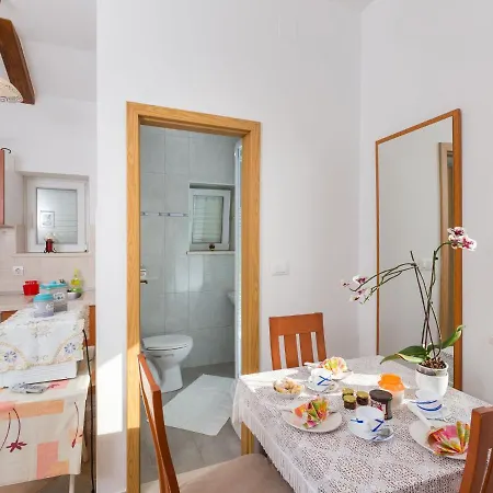 Βίλα Restful In Dalmatia With Garden *