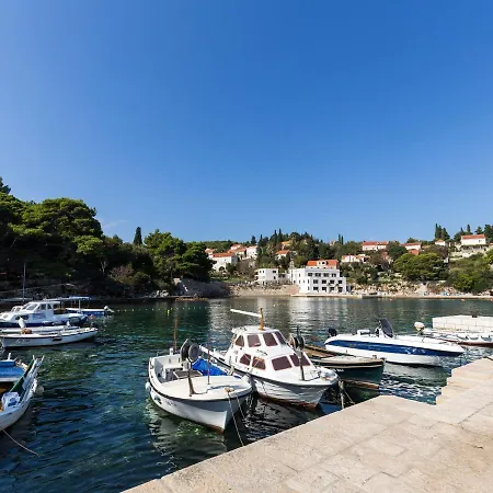 Restful In Dalmatia With Garden Villa